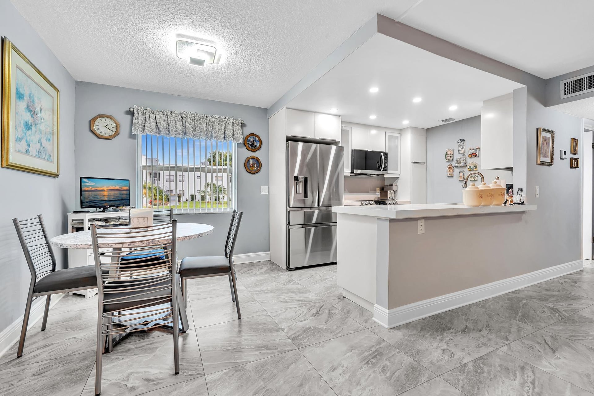 Unit 625 photo 9