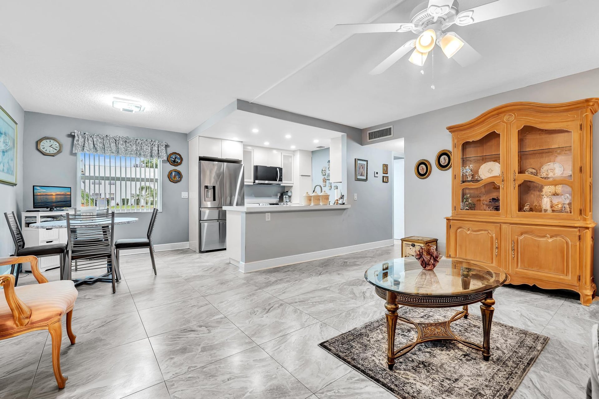 Unit 625 photo 10