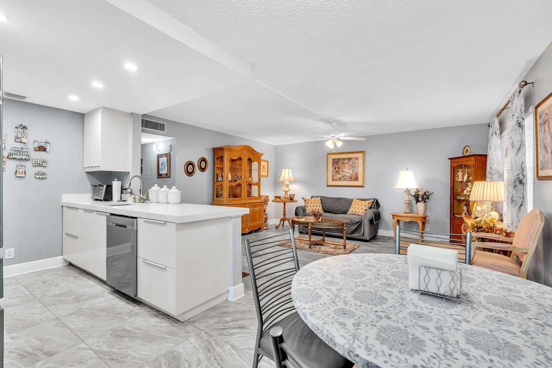 Unit 625 photo 11