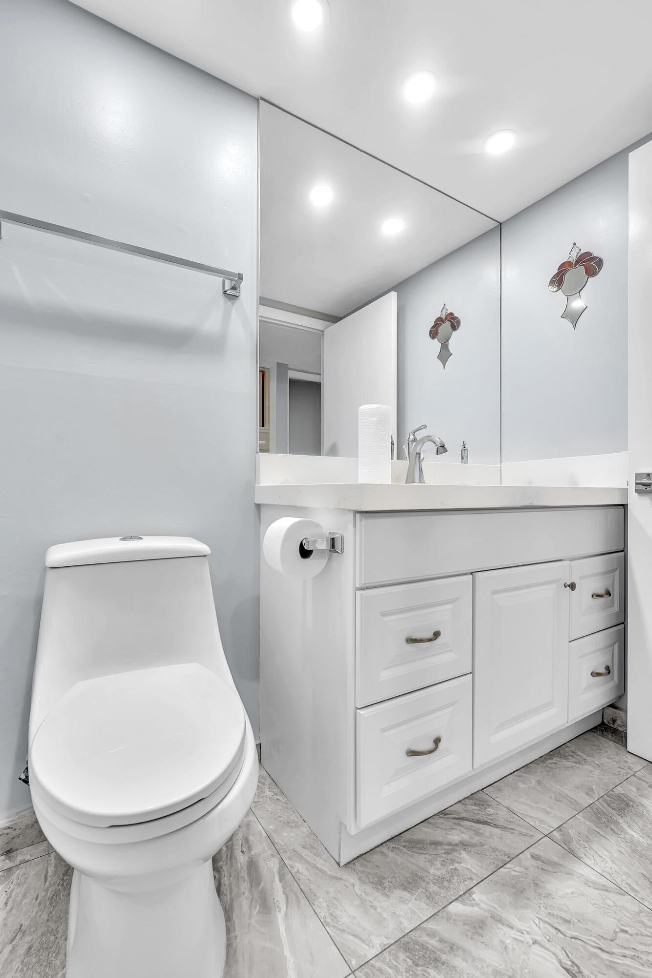 Unit 625 photo 23