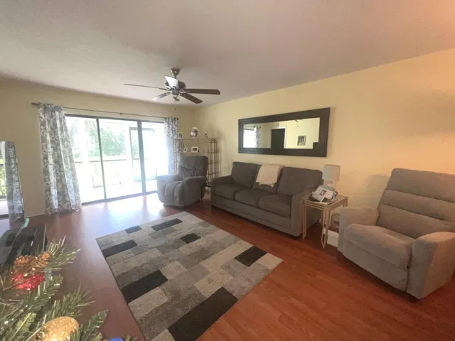 Unit C photo 12