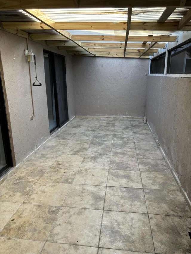  Residence photo 4