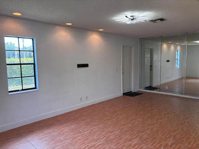  Residence photo 6