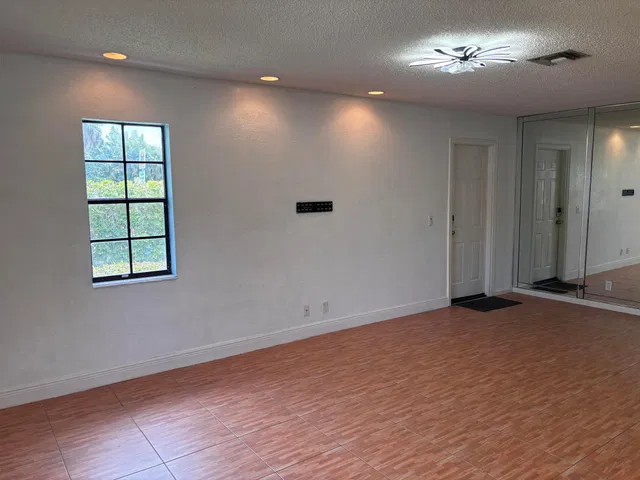  Residence photo 8