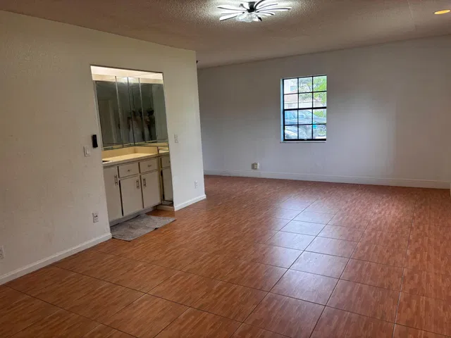  Residence photo 9