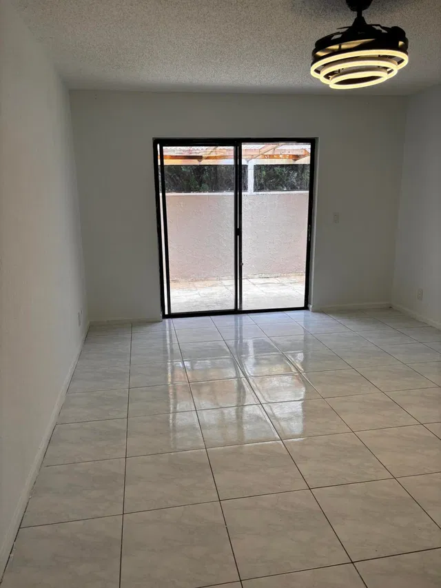  Residence photo 16