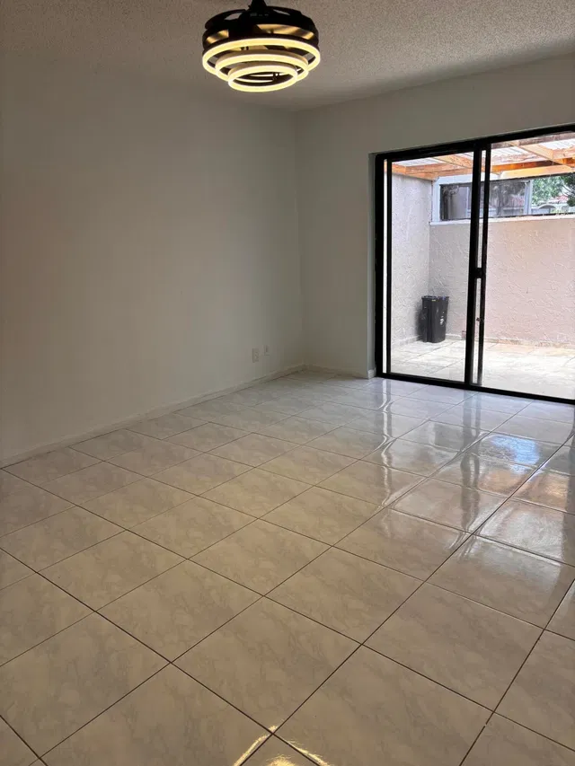  Residence photo 17