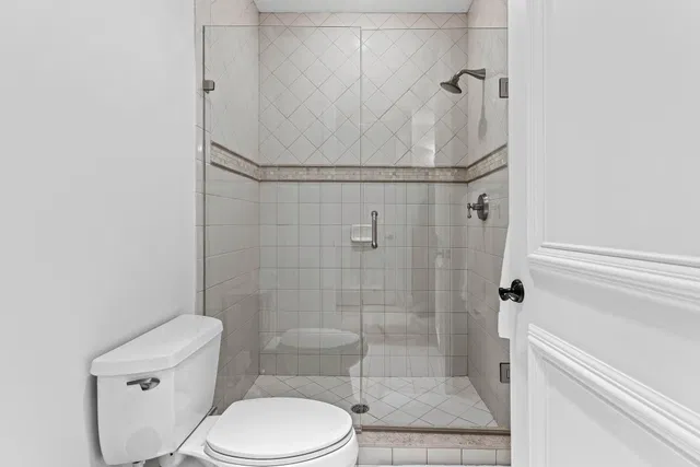 Unit 203 photo 15