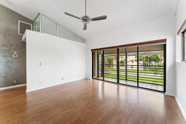  Unit 205 photo 9