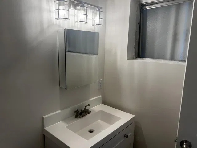  Unit B photo 11