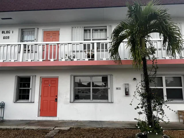  Unit B photo 14