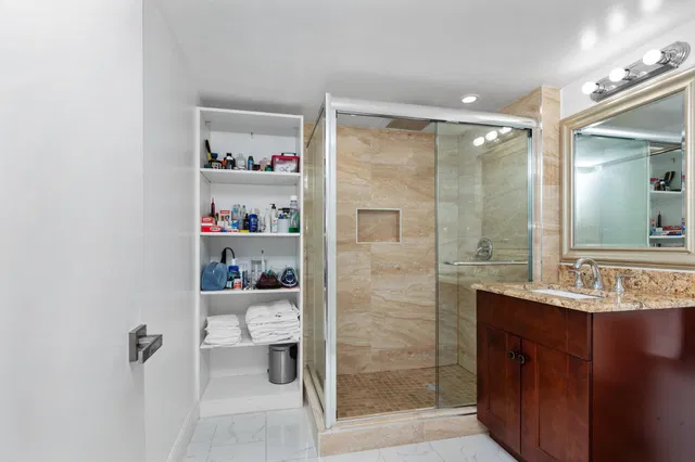  Unit 421 photo 24