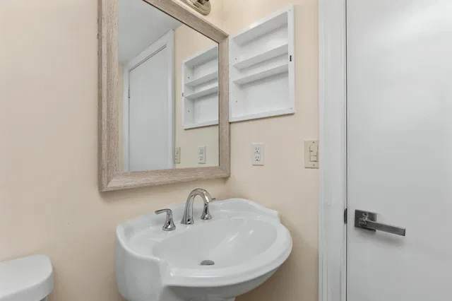  Unit 421 photo 32