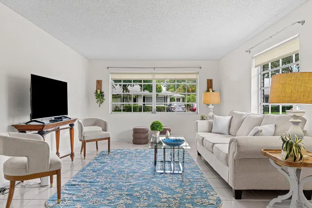 Residence photo 5