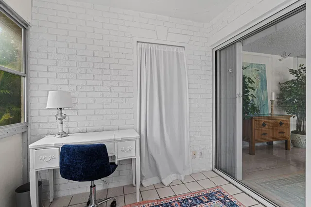 Residence photo 19