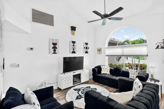  Residence photo 23