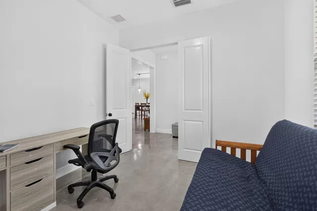 Residence photo 12