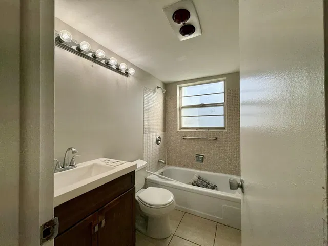  Unit 93 photo 23