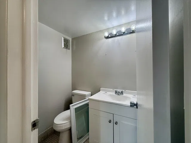  Unit 93 photo 24