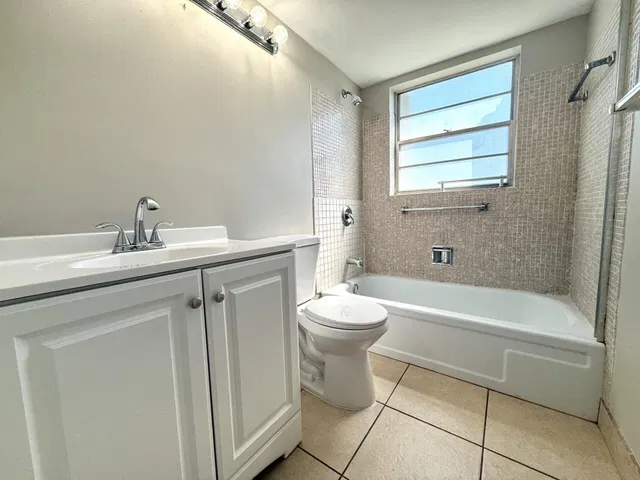  Unit 93 photo 29