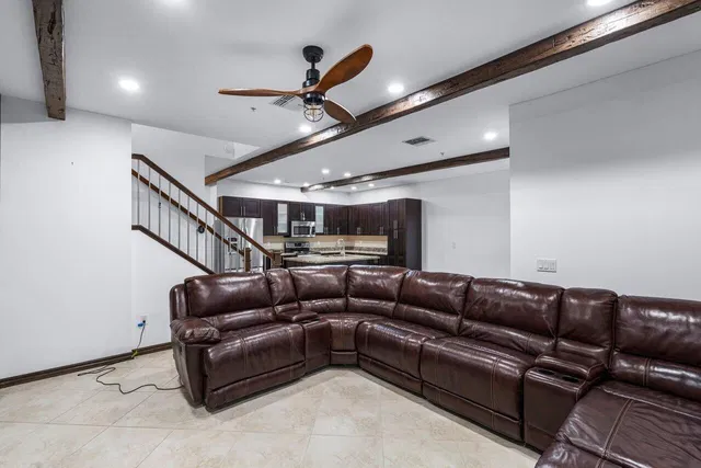  Residence photo 7