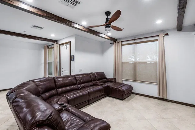  Residence photo 8