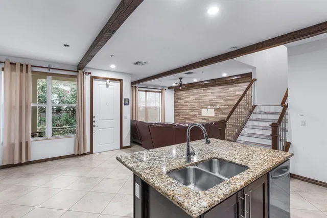  Residence photo 11