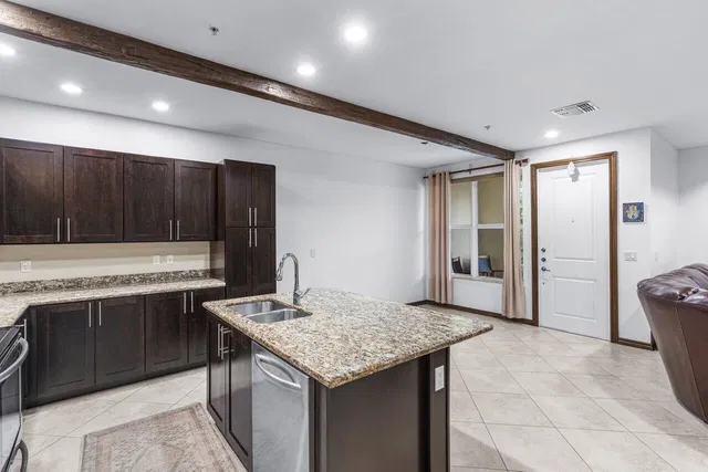  Residence photo 12