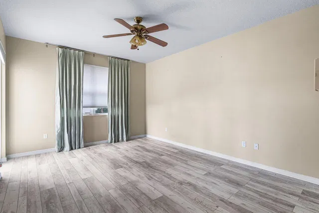  Residence photo 20