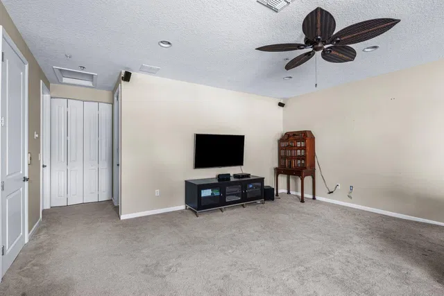  Residence photo 30