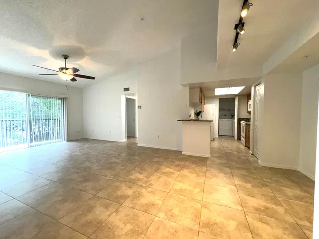 Unit 1309 photo 2