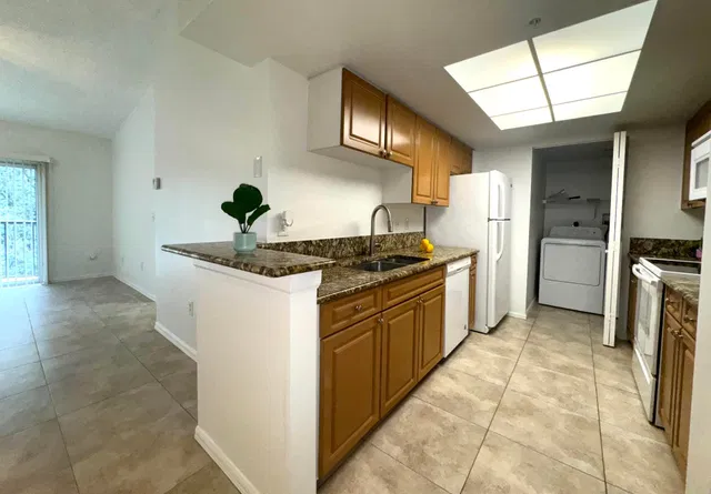 Unit 1309 photo 5