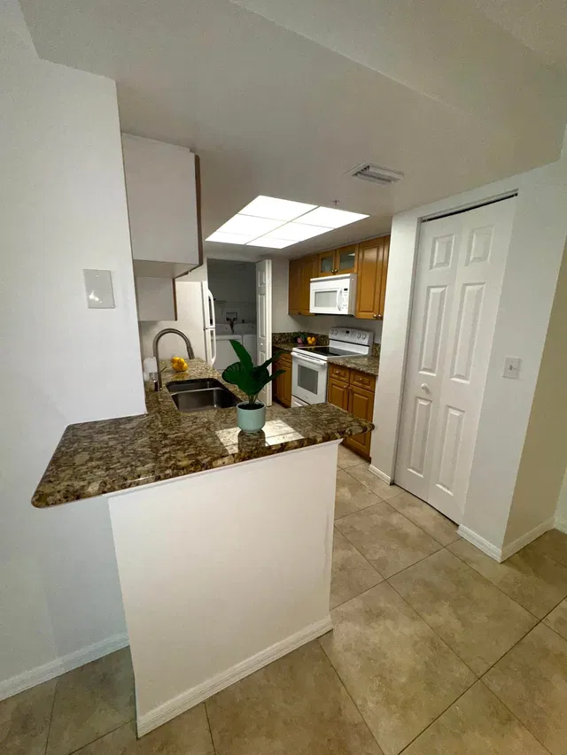 Unit 1309 photo 6