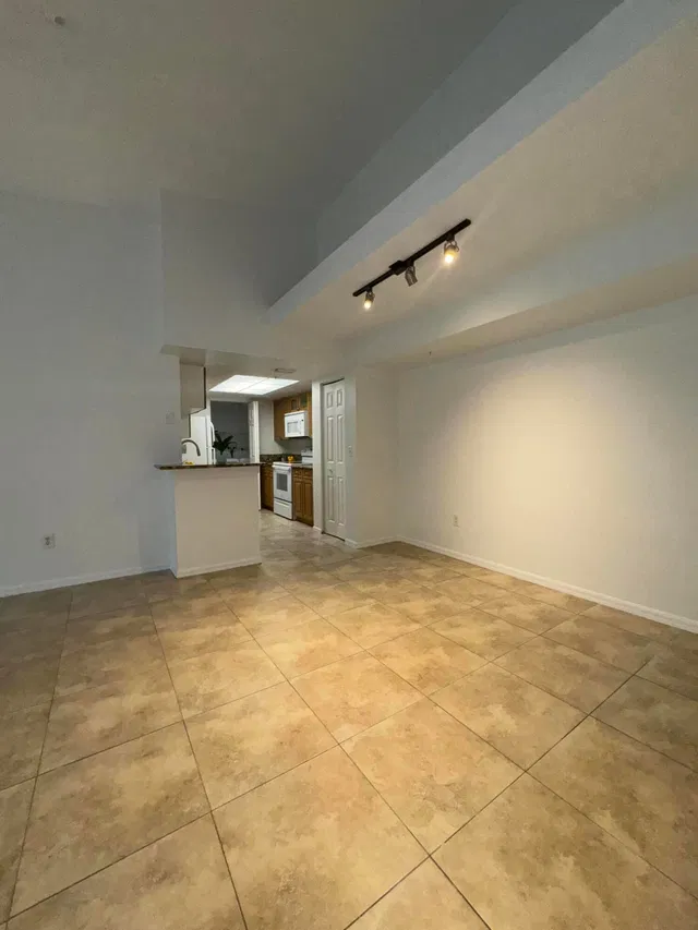 Unit 1309 photo 7