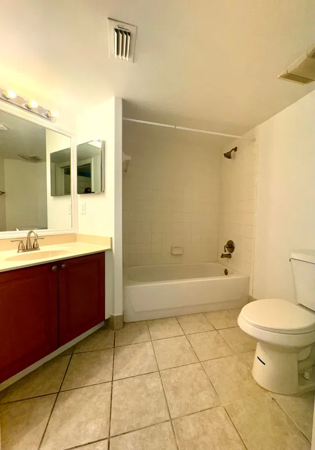 Unit 1309 photo 9