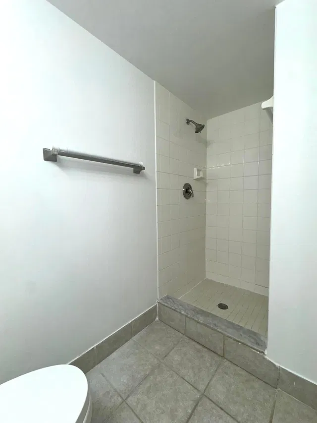 Unit 1309 photo 10