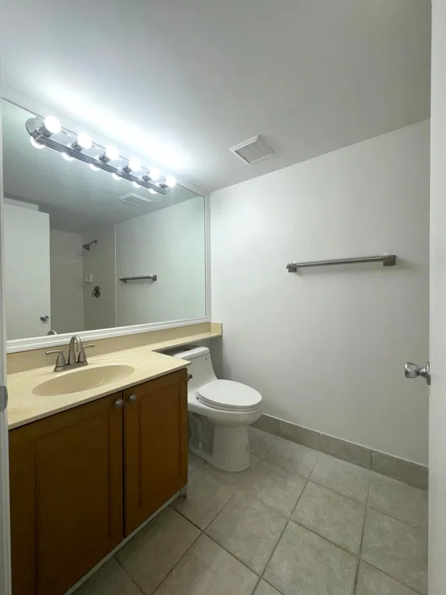 Unit 1309 photo 12