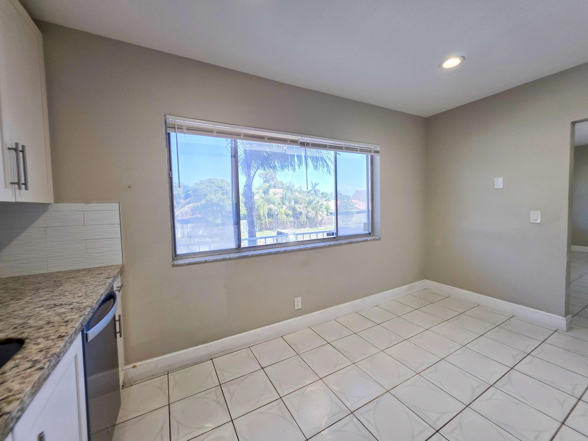 Unit 203 photo 4