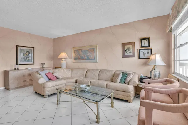  Residence photo 5