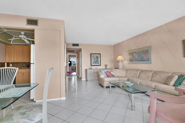  Residence photo 8