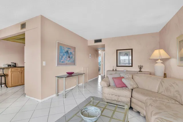  Residence photo 9