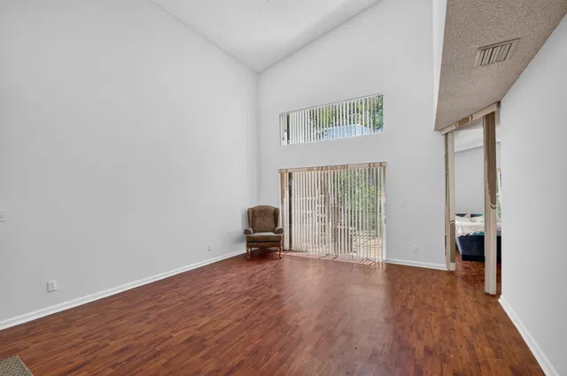  Residence photo 5