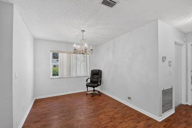  Residence photo 8