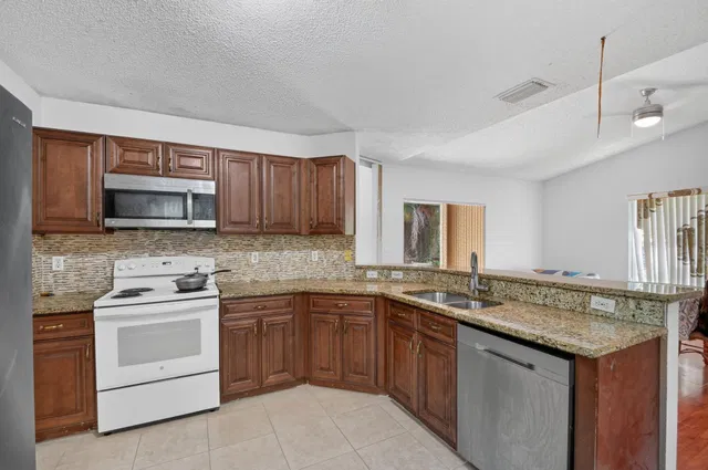  Residence photo 14