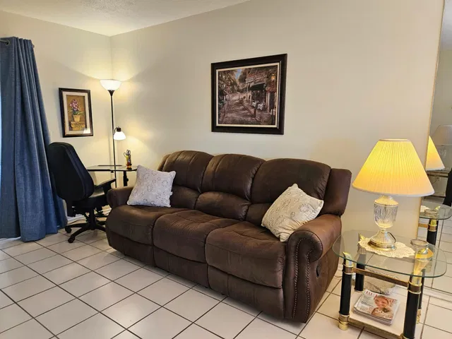 Unit C photo 7
