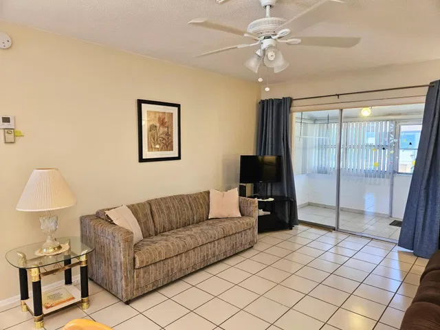 Unit C photo 9