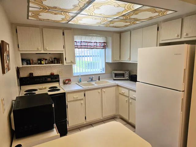 Unit C photo 10