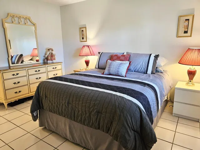 Unit C photo 17