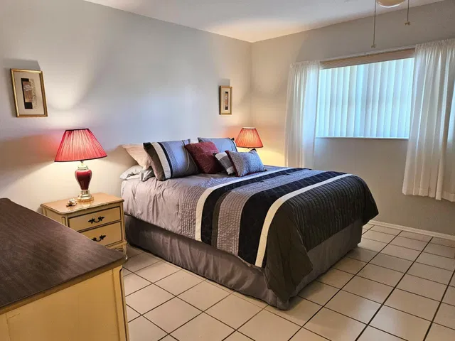 Unit C photo 18