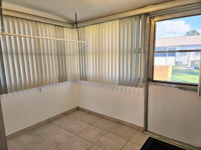 Unit C photo 21